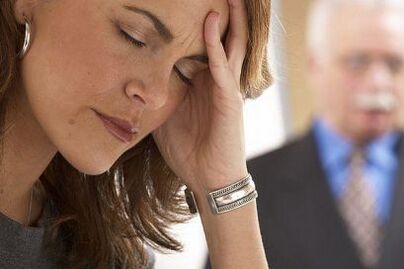 Maux de tête Le signe principal de l'hypertension artérielle